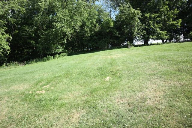 49 Walkertown Hill Rd, W Pike Run Twp, PA 15427