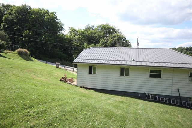 49 Walkertown Hill Rd, W Pike Run Twp, PA 15427