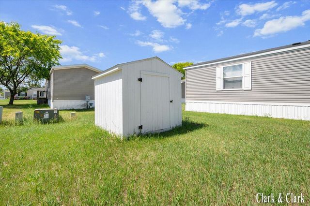 12739 Meadow Drive, Wayland, MI 49348