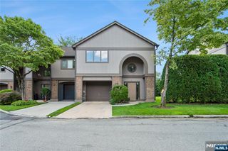18 Maltese Drive, Fair Lawn, NJ 07410
