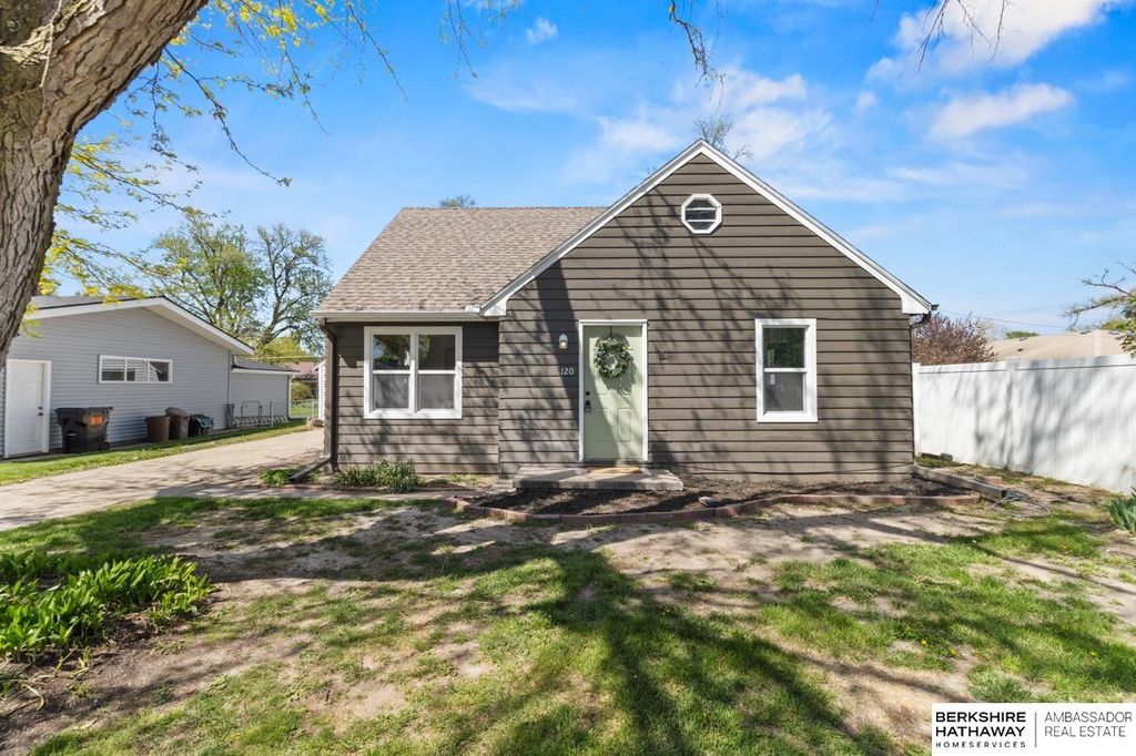 120 E Hudspith Street, Valley, NE 68064