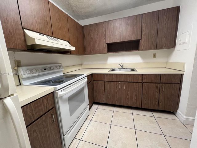 5501 SW 77th Ct 204C, Miami, FL 33155