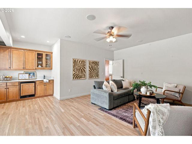 1929 N 10TH St, Washougal, WA 98671
