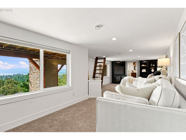 1929 N 10TH St, Washougal, WA 98671