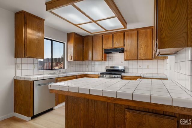 456 E, Warren Avenue, Bakersfield, CA 93308