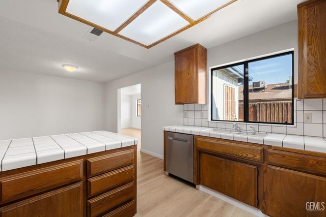 456 E, Warren Avenue, Bakersfield, CA 93308