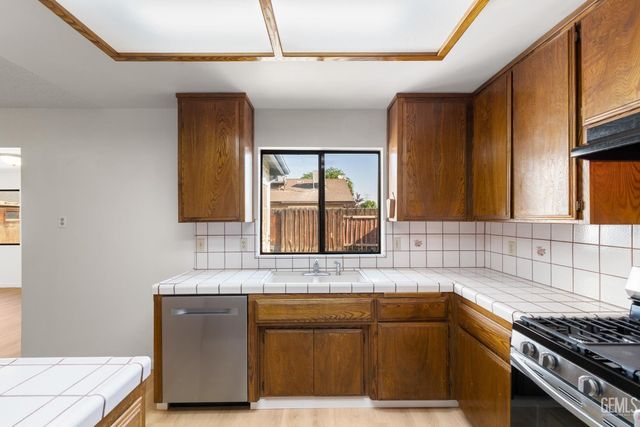 456 E, Warren Avenue, Bakersfield, CA 93308