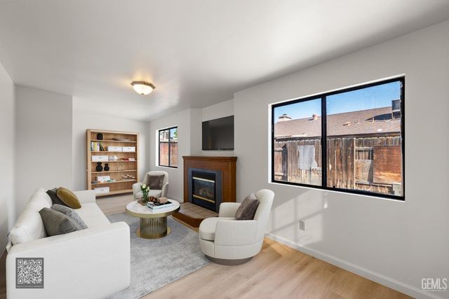 456 E, Warren Avenue, Bakersfield, CA 93308