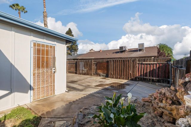 456 E, Warren Avenue, Bakersfield, CA 93308