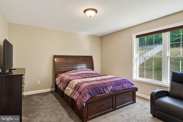15 SAWGRASS DR, Reading, PA 19606