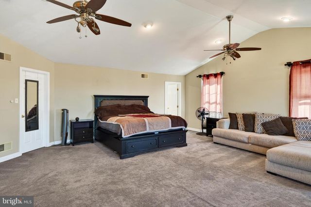 15 SAWGRASS DR, Reading, PA 19606