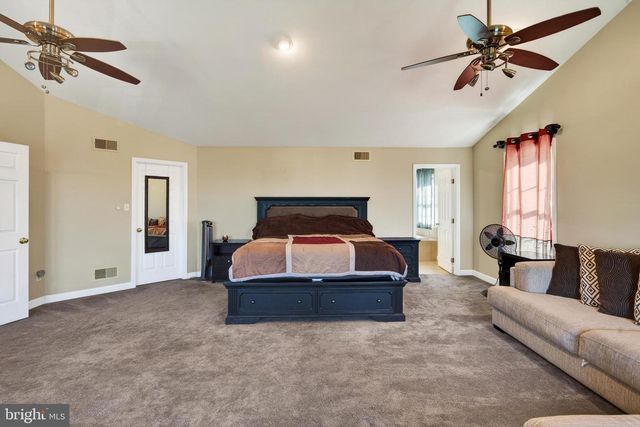15 SAWGRASS DR, Reading, PA 19606