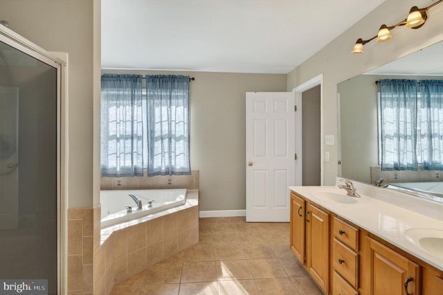 15 SAWGRASS DR, Reading, PA 19606
