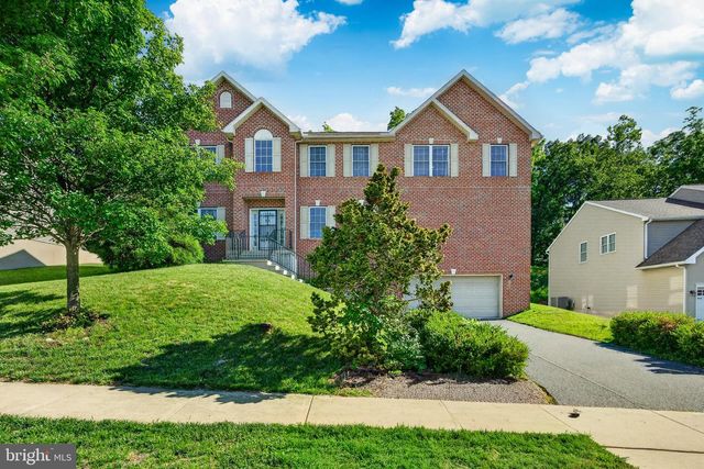 15 SAWGRASS DR, Reading, PA 19606