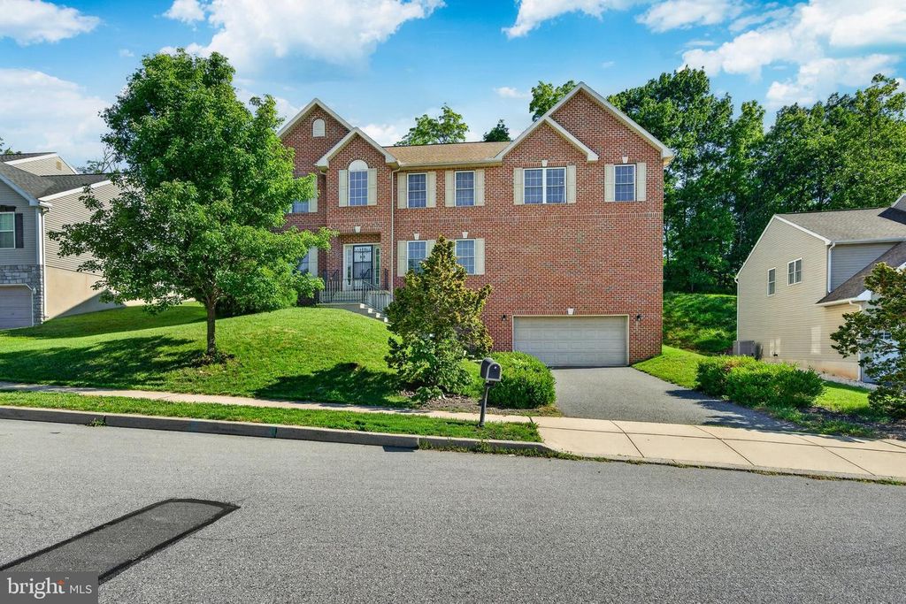 15 SAWGRASS DR, Reading, PA 19606