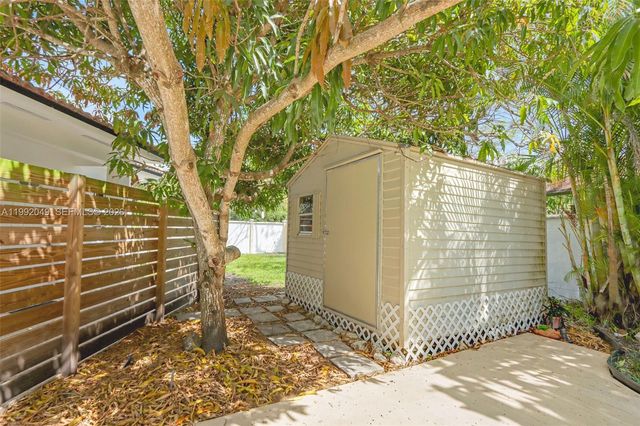 6810 SW 51 St., Miami, FL 33155