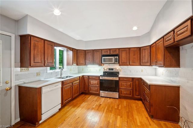 2350 Oakton Drive, Clemmons, NC 27012