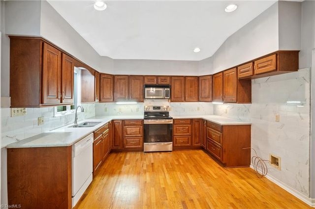 2350 Oakton Drive, Clemmons, NC 27012