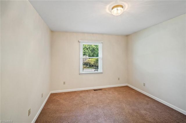 2350 Oakton Drive, Clemmons, NC 27012
