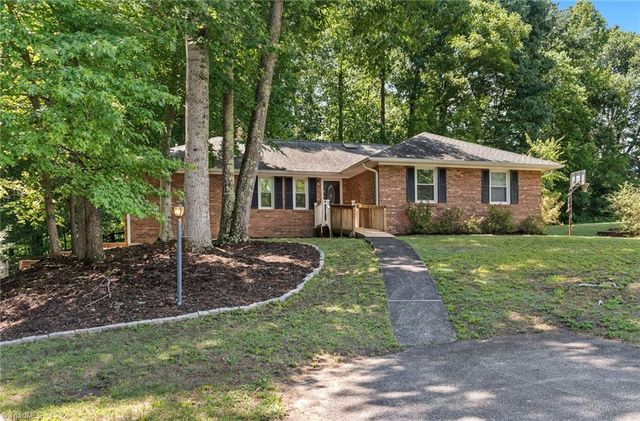 2350 Oakton Drive, Clemmons, NC 27012