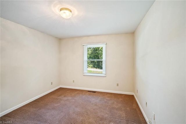 2350 Oakton Drive, Clemmons, NC 27012