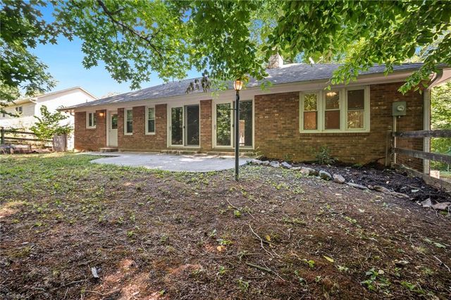 2350 Oakton Drive, Clemmons, NC 27012