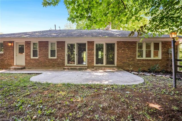 2350 Oakton Drive, Clemmons, NC 27012
