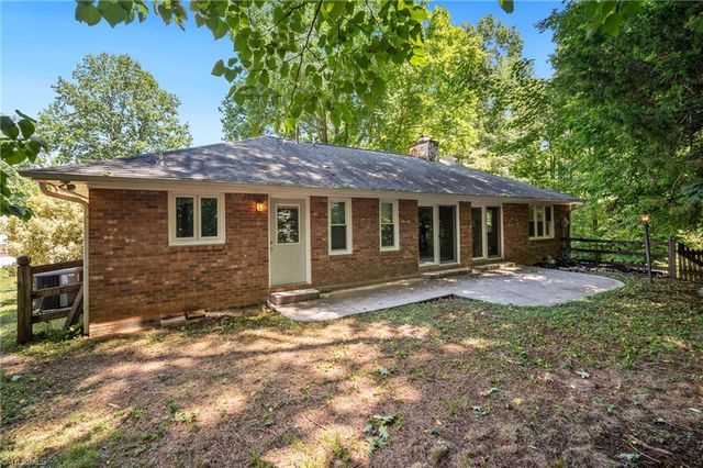 2350 Oakton Drive, Clemmons, NC 27012