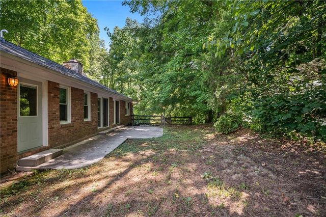 2350 Oakton Drive, Clemmons, NC 27012