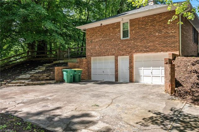 2350 Oakton Drive, Clemmons, NC 27012