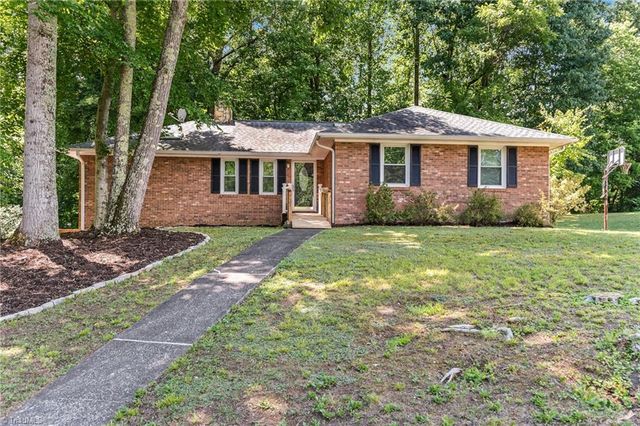 2350 Oakton Drive, Clemmons, NC 27012