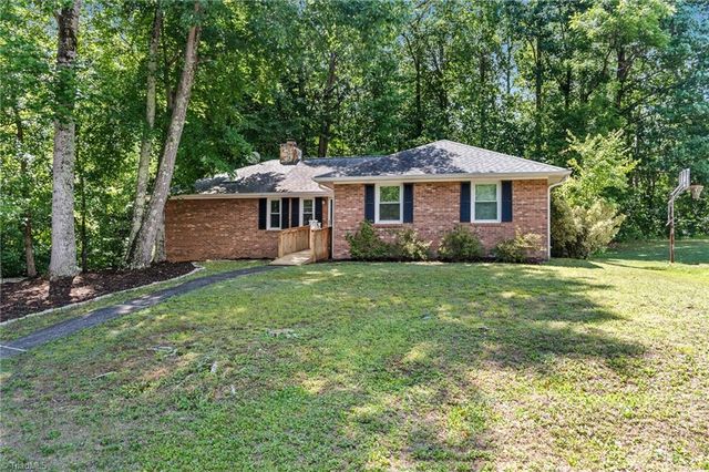 2350 Oakton Drive, Clemmons, NC 27012