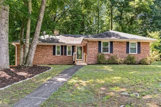 2350 Oakton Drive, Clemmons, NC 27012