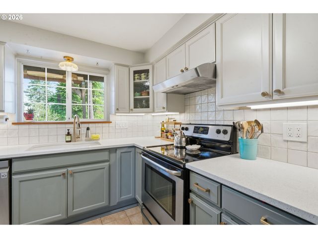 17717 Ne PACIFIC St, Portland, OR 97230