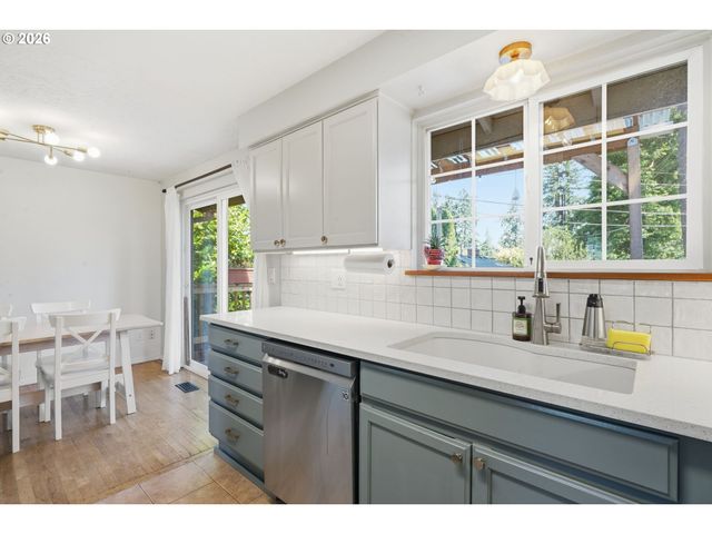 17717 Ne PACIFIC St, Portland, OR 97230