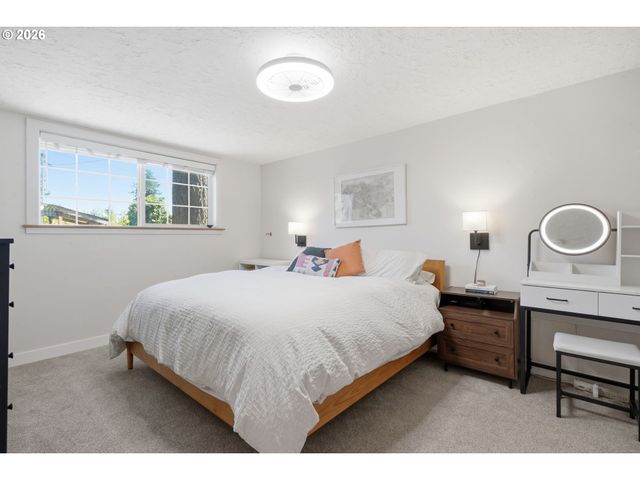 17717 Ne PACIFIC St, Portland, OR 97230