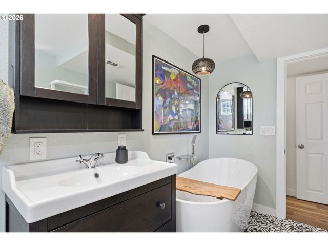 17717 Ne PACIFIC St, Portland, OR 97230