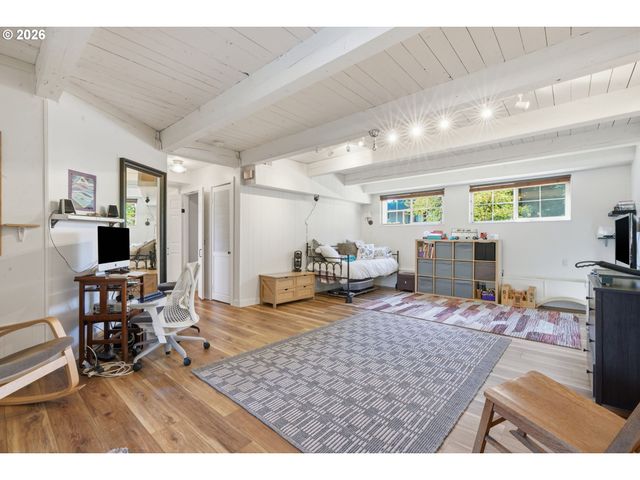 17717 Ne PACIFIC St, Portland, OR 97230