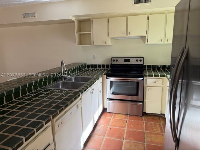 3165 Center St 1, Miami, FL 33133