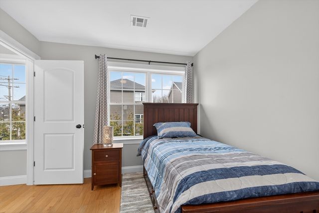 1 Glen St B, Framingham, MA 01702