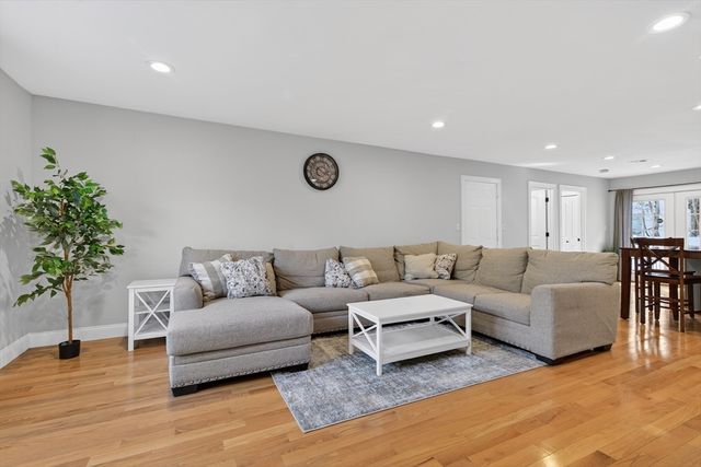 1 Glen St B, Framingham, MA 01702