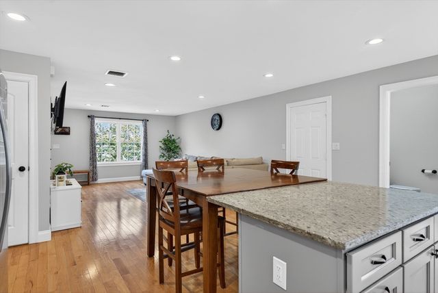 1 Glen St B, Framingham, MA 01702