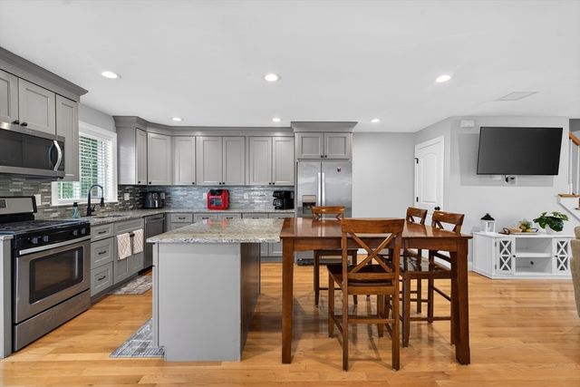 1 Glen St B, Framingham, MA 01702