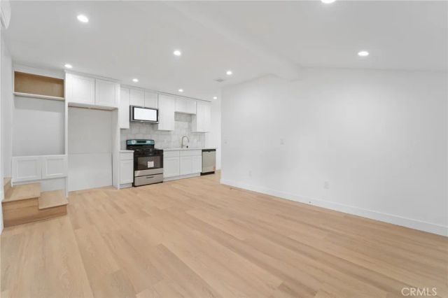7944 Moorcroft, Canoga Park, CA 91304