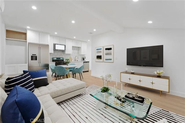 7944 Moorcroft, Canoga Park, CA 91304