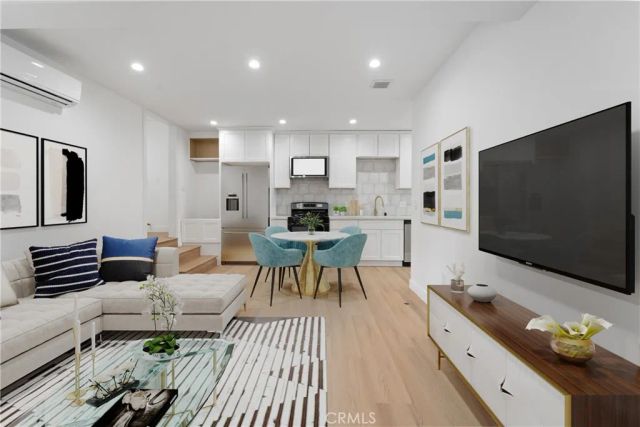 7944 Moorcroft, Canoga Park, CA 91304