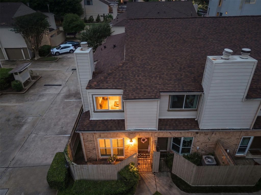 1829 Augusta Drive 10, Houston, TX 77057