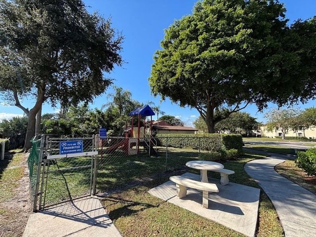 4962 Sable Pine A2 Circle A2, West Palm Beach, FL 33417