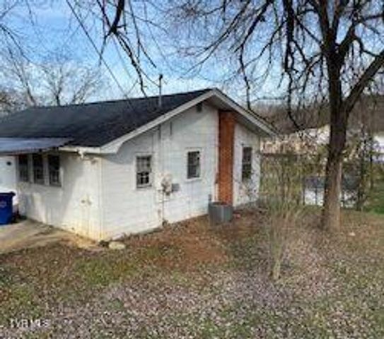 333 Mcclelland Street, Bluff City, TN 37618