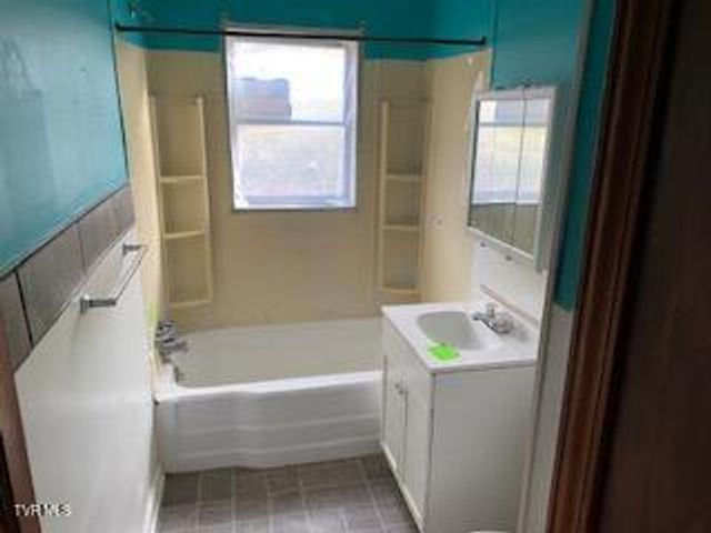 333 Mcclelland Street, Bluff City, TN 37618